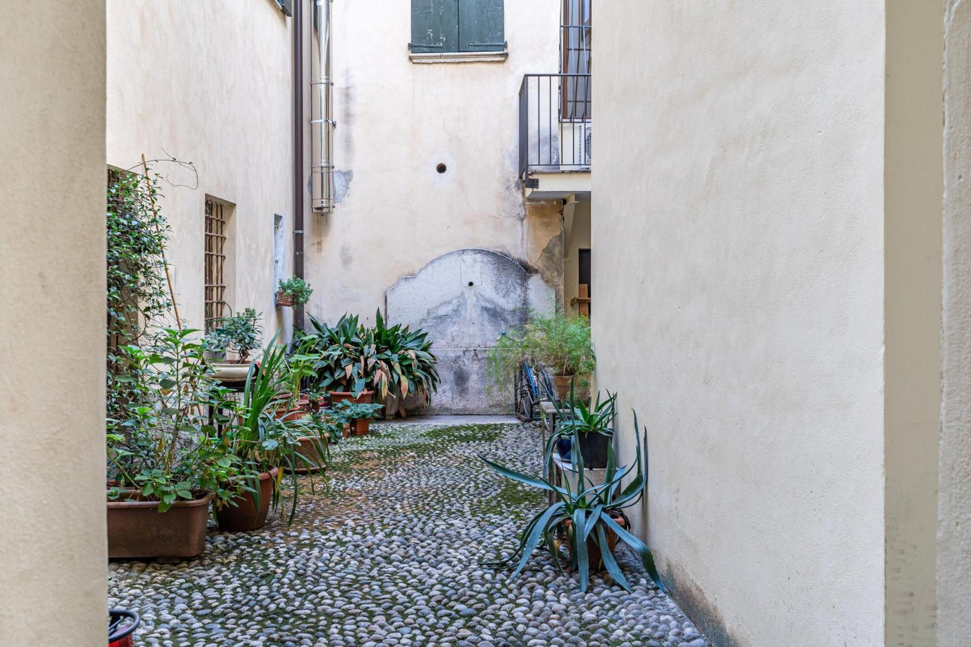 Casa San Faustino - Brescia Citycenter - By Host4U Exteriör bild